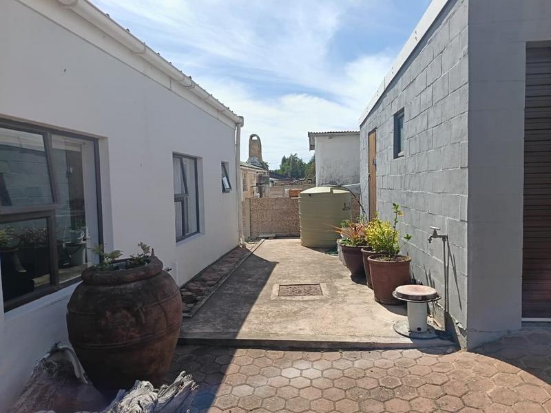 4 Bedroom Property for Sale in Albertinia Western Cape